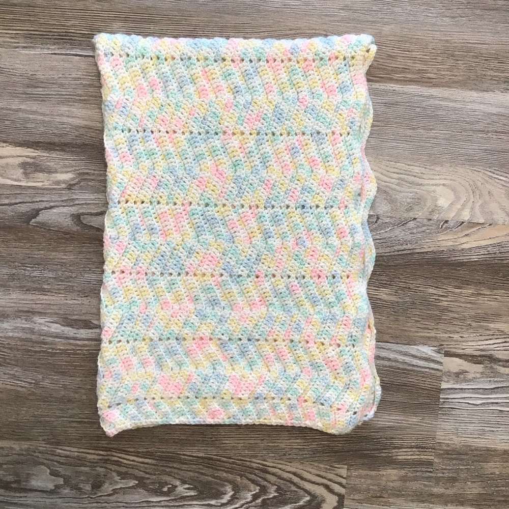 Baby Afghan Crocheted Homemade Pastel Colors UNISEX Chevron